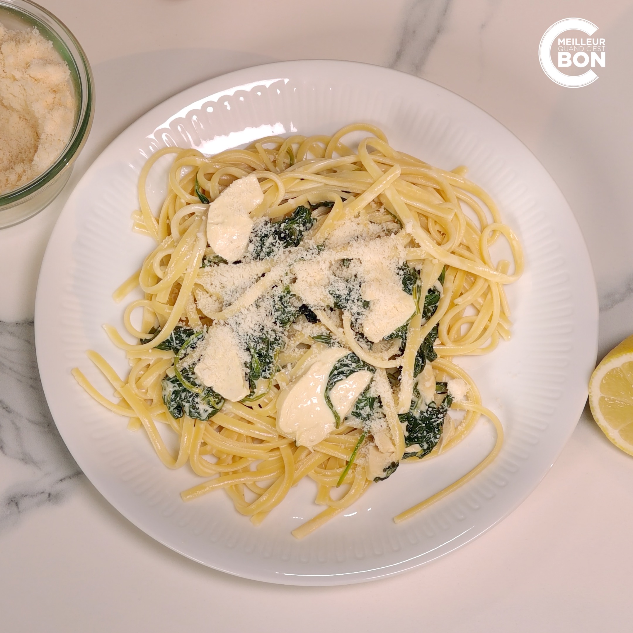 Lire la suite à propos de l’article Linguine au poulet vapeur, citron et pousses d’épinards